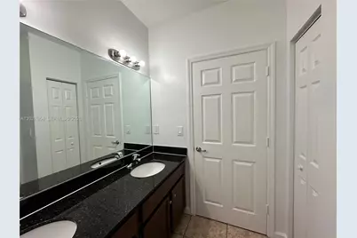 1035 NE 10th Ave #1, Fort Lauderdale, FL 33304 - Photo 11