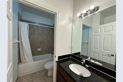 1035 NE 10th Ave #1, Fort Lauderdale, FL 33304 - Photo 17