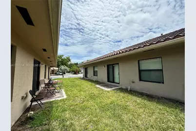 1035 NE 10th Ave #1, Fort Lauderdale, FL 33304 - Photo 23