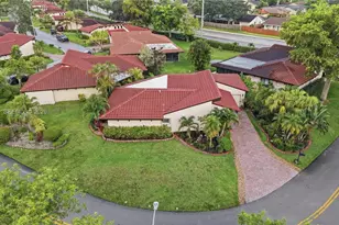 8189 Pine Cir, Tamarac, FL 33321 - Photo 37