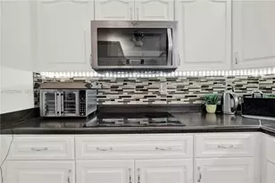 100 Bayview Dr, Sunny Isles Beach, FL 33160 - Photo 17