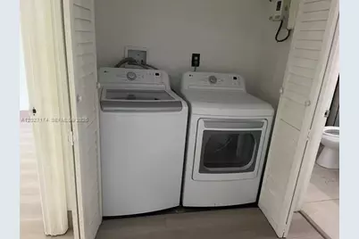 8215 Lake Dr #105, Doral, FL 33166 - Photo 15