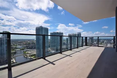 68 SE 6th St #2812, Miami, FL 33131 - Photo 13