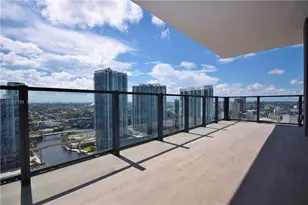 68 SE 6th St, Miami, FL 33131 - Photo 13
