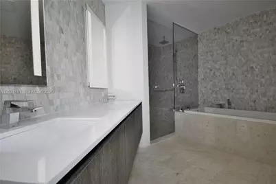 68 SE 6th St #2812, Miami, FL 33131 - Photo 5
