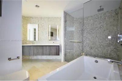 68 SE 6th St #2812, Miami, FL 33131 - Photo 3