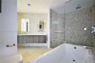 68 SE 6th St, Miami, FL 33131 - Photo 3