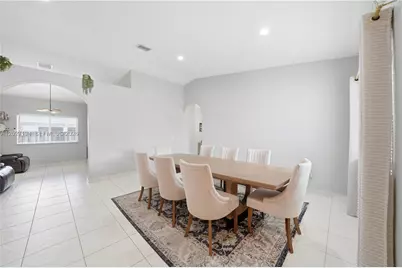 8883 NW 176th St, Hialeah, FL 33018 - Photo 5