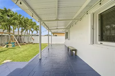 8883 NW 176th St, Hialeah, FL 33018 - Photo 27