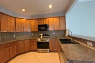 300 Cameron Dr, Weston, FL 33326 - Photo 7
