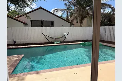 300 Cameron Dr, Weston, FL 33326 - Photo 9