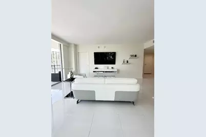1300 Brickell Bay Dr #3101, Miami, FL 33131 - Photo 3