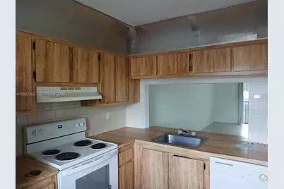 9141 NW 1st Ct #204, Pembroke Pines, FL 33024 - Photo 3