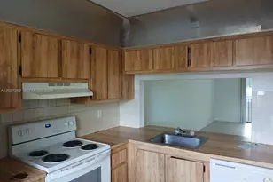 9141 NW 1st Ct, Pembroke Pines, FL 33024 - Photo 3