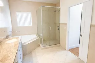 1101 NE 2nd St, Hallandale Beach, FL 33009 - Photo 7