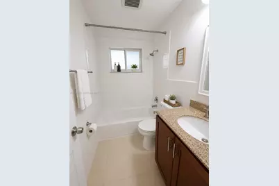901 NE 2nd St, Hallandale Beach, FL 33009 - Photo 15