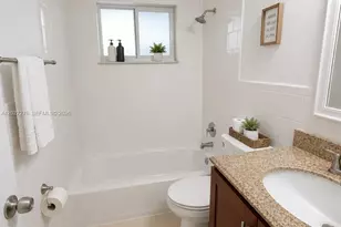 901 NE 2nd St, Hallandale Beach, FL 33009 - Photo 15