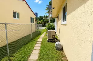 901 NE 2nd St, Hallandale Beach, FL 33009 - Photo 9