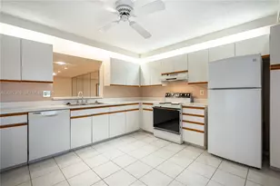 150 S Hollybrook Terrace, Pembroke Pines, FL 33025 - Photo 9