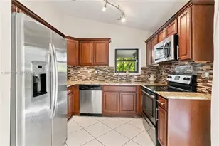 14641 Kirsten Ct, Davie, FL 33325 - Photo 5