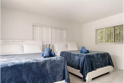2555 NE 202nd St, Miami, FL 33180 - Photo 15