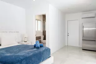 2555 NE 202nd St, Miami, FL 33180 - Photo 9