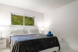 2555 NE 202nd St, Miami, FL 33180 - Photo 11