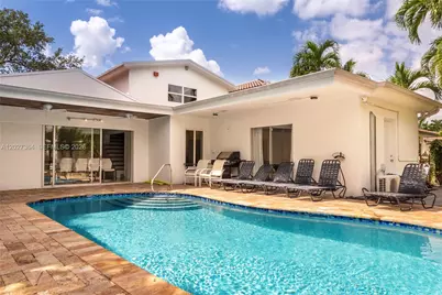 2555 NE 202nd St, Miami, FL 33180 - Photo 23
