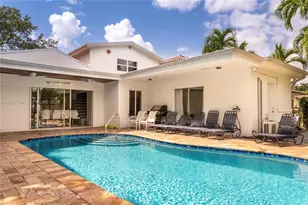 2555 NE 202nd St, Miami, FL 33180 - Photo 23