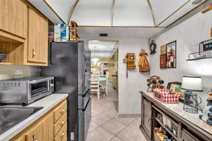 900 St Charles Pl, Pembroke Pines, FL 33026 - Photo 7