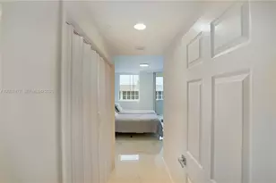 4775 Collins Ave, Miami Beach, FL 33140 - Photo 31