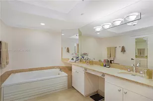 4775 Collins Ave, Miami Beach, FL 33140 - Photo 27