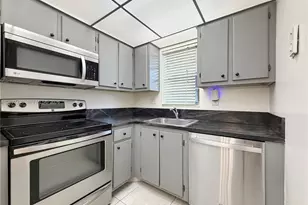 3300 W Rolling Hills Cir, Davie, FL 33328 - Photo 3