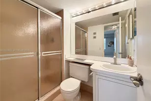 3300 W Rolling Hills Cir, Davie, FL 33328 - Photo 15