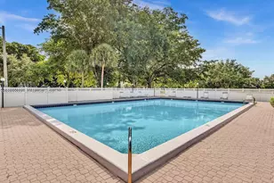 3300 W Rolling Hills Cir, Davie, FL 33328 - Photo 13