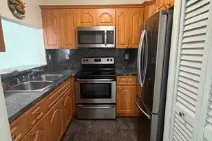8185 NW 7th St, Miami, FL 33126 - Photo 9