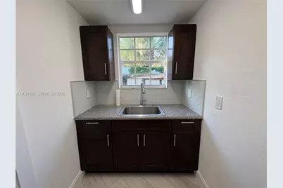 6753 SW 39th Ter #Rear, Miami, FL 33155 - Photo 5