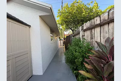 6753 SW 39th Ter #Rear, Miami, FL 33155 - Photo 1