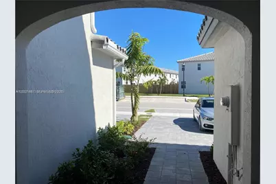 1070 SE 26th Ter, Homestead, FL 33035 - Photo 13