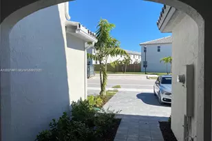 1070 SE 26th Ter, Homestead, FL 33035 - Photo 13