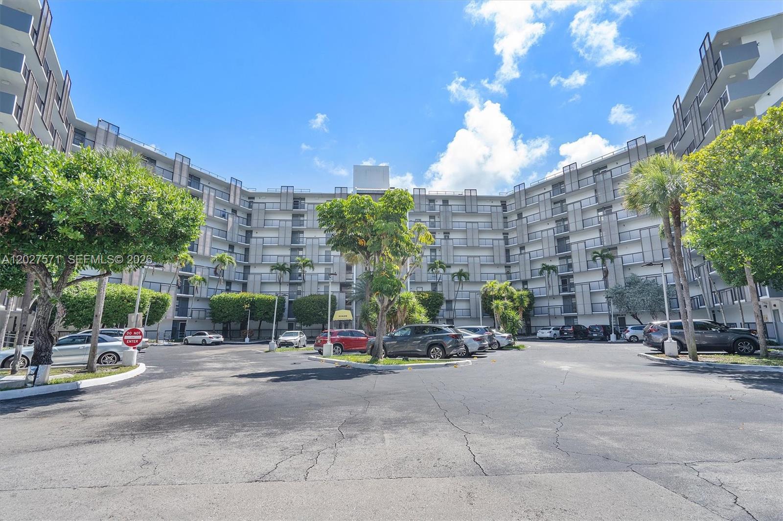 20400 W Country Club Dr #214 - 20400 W Country Club Dr #214, Aventura, FL 33180 Luxury Property | Jose Angel Pina
