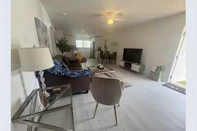 201 Columbus Pkwy #B, Hollywood, FL 33021 - Photo 1