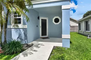 9203 Arborwood Cir, Davie, FL 33328 - Photo 3
