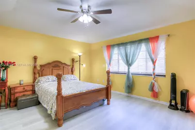 9521 NW 18th Mnr, Plantation, FL 33322 - Photo 13