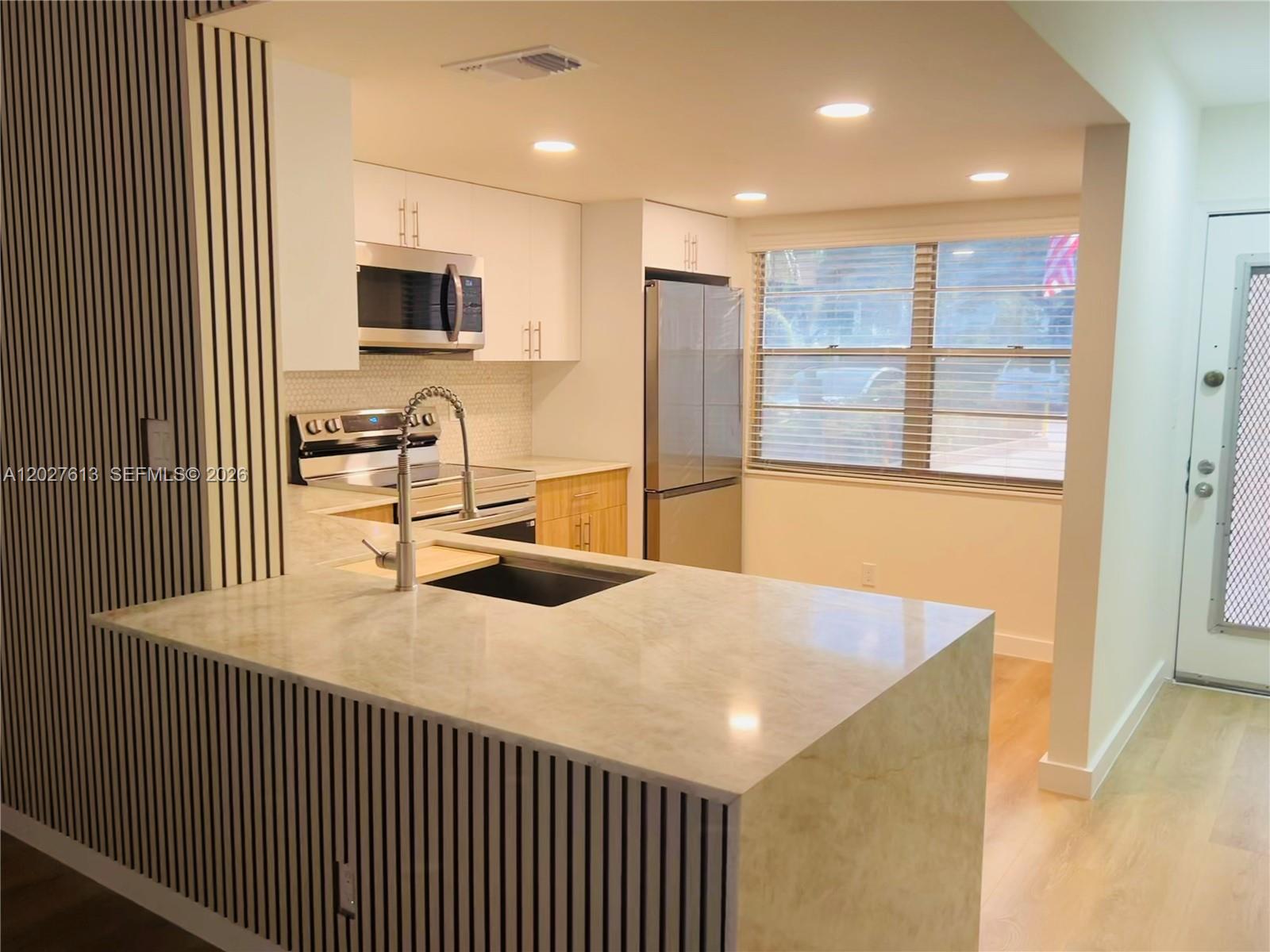 2402 Antigua Cir #H1 main architectural view