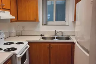 7041 Pembroke Rd, Pembroke Pines, FL 33023 - Photo 15