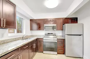 407 SE 9th Ct, Hallandale Beach, FL 33009 - Photo 3