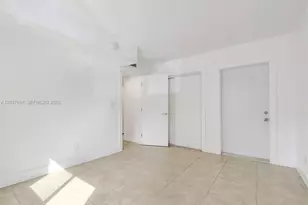407 SE 9th Ct, Hallandale Beach, FL 33009 - Photo 15