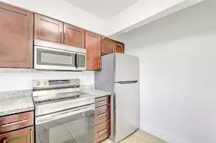 407 SE 9th Ct, Hallandale Beach, FL 33009 - Photo 5