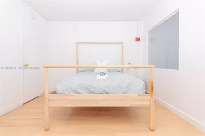 5445 Collins Ave #1105, Miami Beach, FL 33140 - Photo 3